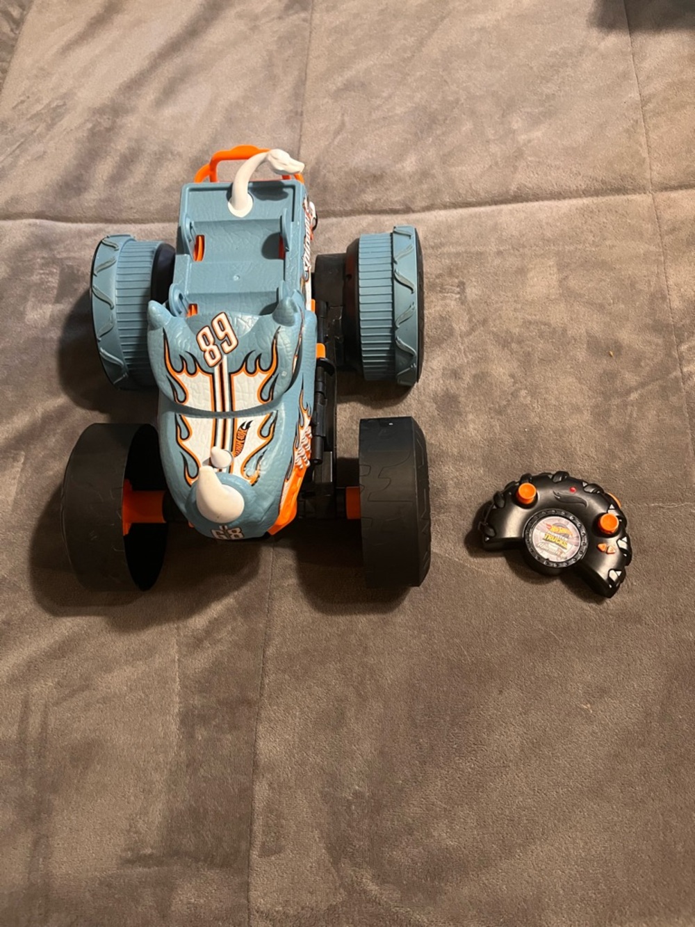 Hot Wheels HPK27 Monster Trucks HW Transforming Rhinomite RC